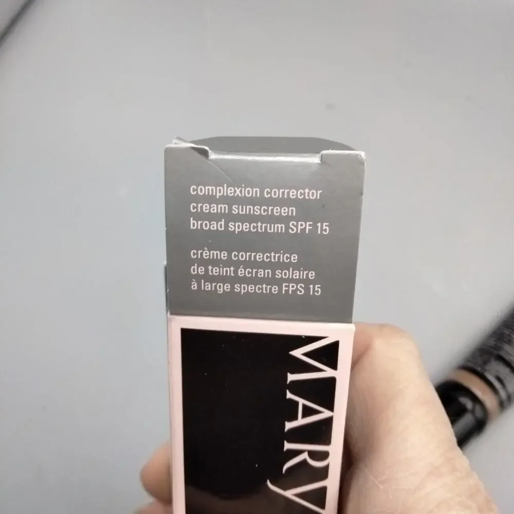 Mary Kay CC Cream Very Deep with Spectrum SPF 15 # 086620 Exp 1/27